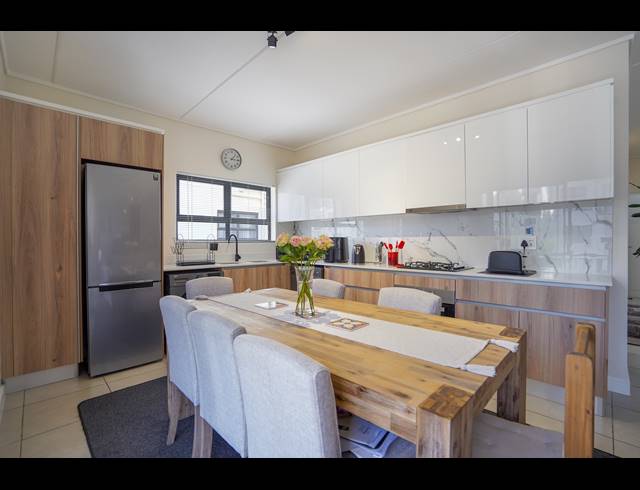 3 BEDROOM APARTMENT TO LET IN SANDOWN